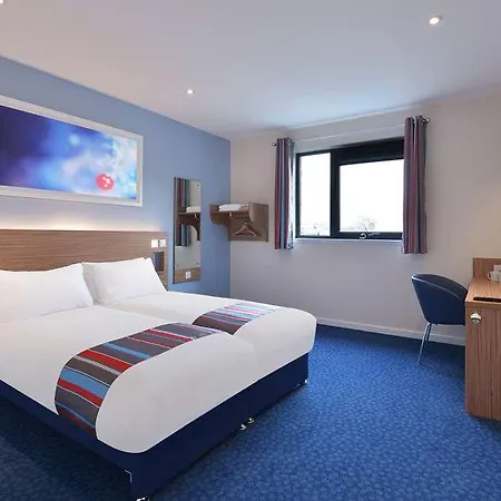 Travelodge Waterloo Place מלון אדינבורו