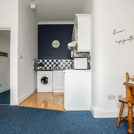 Stylish Flat Steps From Haymarket Station * Edinburgh