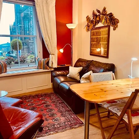 Royal Mile Apt, Just 1 Min From Castle!