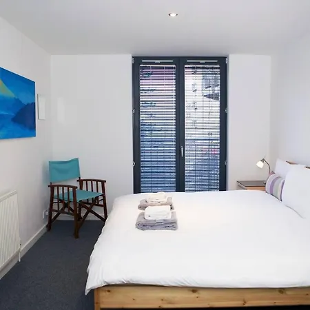 Joivy Inviting Flat With Parking In Canonmills *