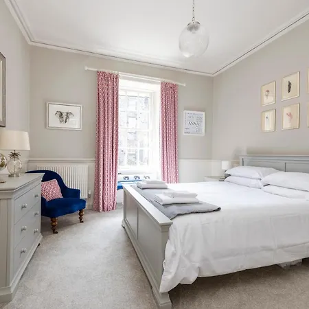 Elegant 2-bedroom In Centre *