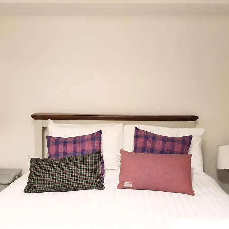 2-bedroom With Parking - Ground Floor エディンバラ