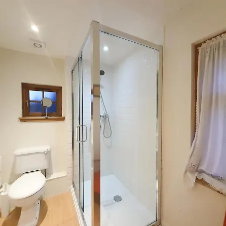 2-bedroom With Parking - Ground Floor アパート エディンバラ