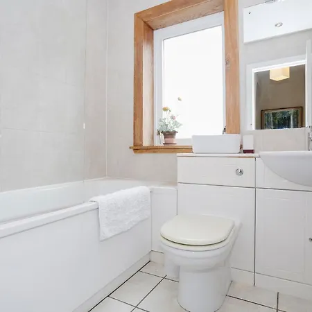 2-bedroom Old Town Apartment *