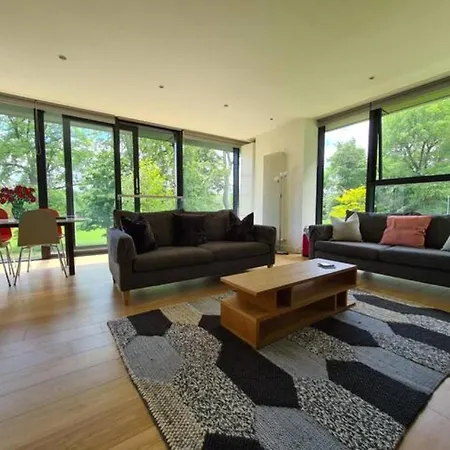 The Simpson - Luxury 2 Bed - Private Parking *