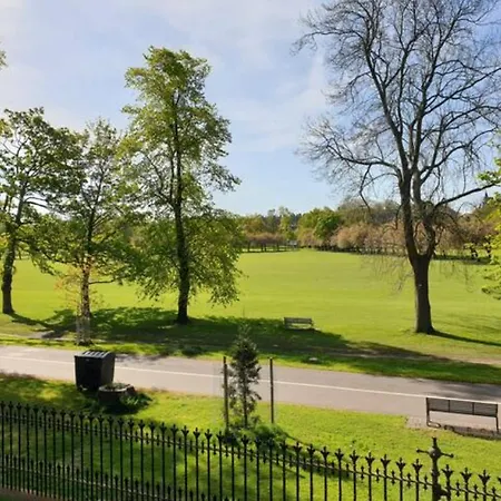 The Simpson - Luxury 2 Bed - Private Parking * Edinburgh