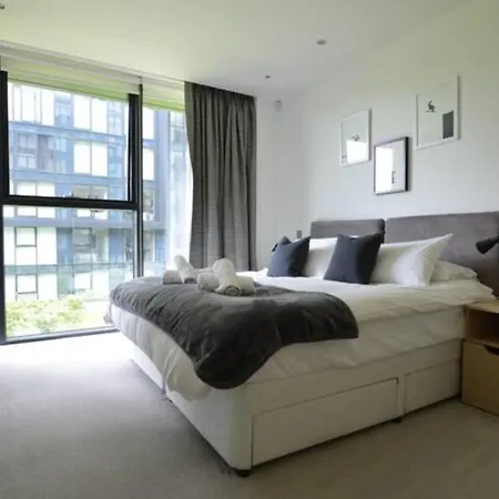 The Simpson - Luxury 2 Bed - Private Parking *