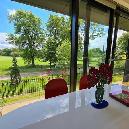 Apartment The Simpson - Luxury 2 Bed - Private Parking *
