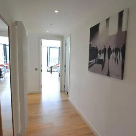 The Simpson - Luxury 2 Bed - Private Parking