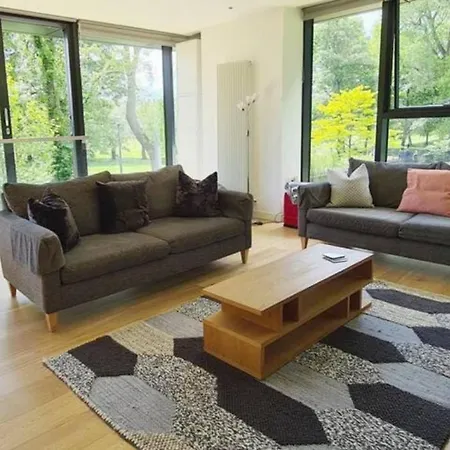 The Simpson - Luxury 2 Bed - Private Parking Edinburgh