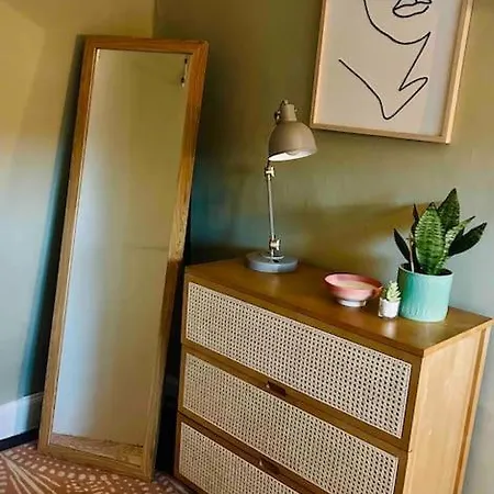 Large 2 Bedroom, Ground Floor Flat, Close To *