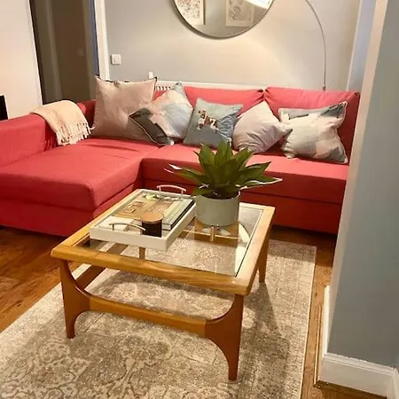 Large 2 Bedroom, Ground Floor Flat, Close To Apartment *