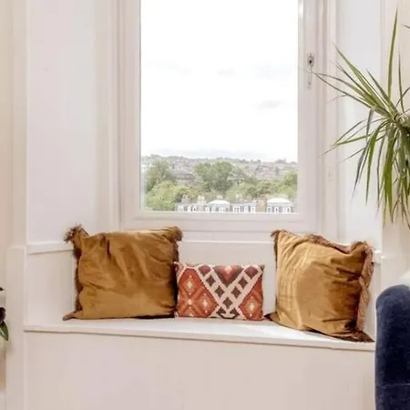 Apartment Castle Views! Stylish 2bd Flat, Sleeps 4