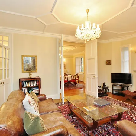 Elegant 3-bedroom Ramsay Garden In Centre * 에든버러