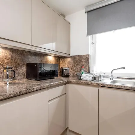 Cosy 1 Bedroom In The West End *