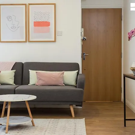 Lady Wynd - 1 Bed Lägenhet *