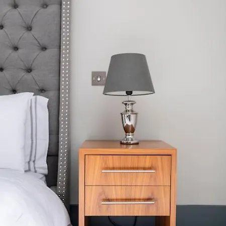 Immaculate 3 Bed With Private Entrance In Inverleith Edimburgo