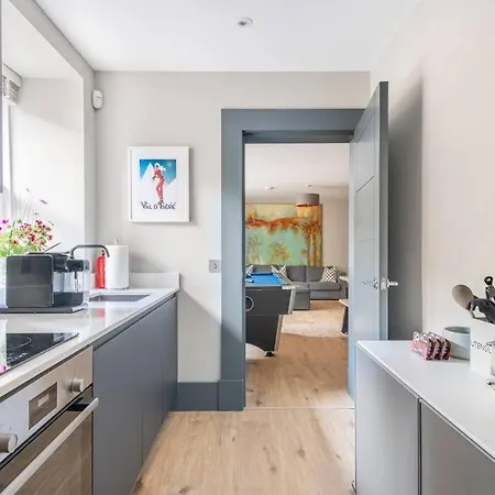 Immaculate 3 Bed With Private Entrance In Inverleith Apartamento