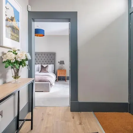 Apartamento Immaculate 3 Bed With Private Entrance In Inverleith *