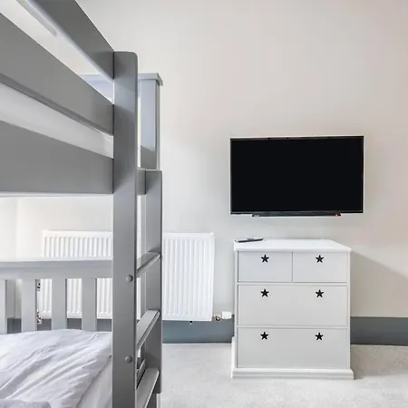 Immaculate 3 Bed With Private Entrance In Inverleith *