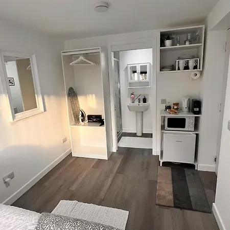 En-suite With Independent Entrance. Pensión Edimburgo
