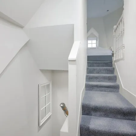 Lägenhet Historic Ramsay Garden Apt With Balcony Views - Pass The Keys