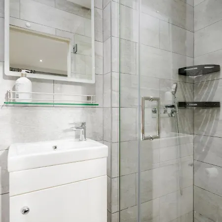 Historic Ramsay Garden Apt With Balcony Views - Pass The Keys *