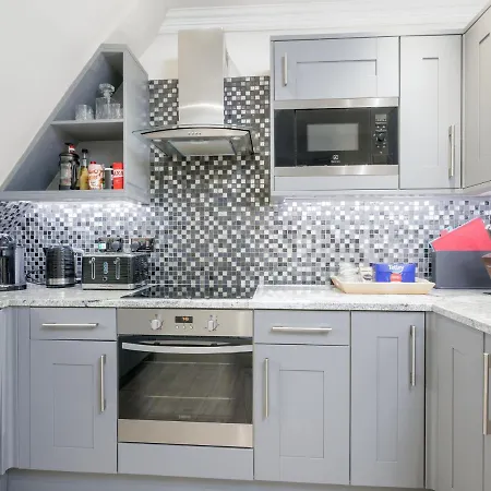 Lägenhet Historic Ramsay Garden Apt With Balcony Views - Pass The Keys *