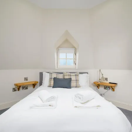 Historic Ramsay Garden Apt With Balcony Views - Pass The Keys * Édimbourg