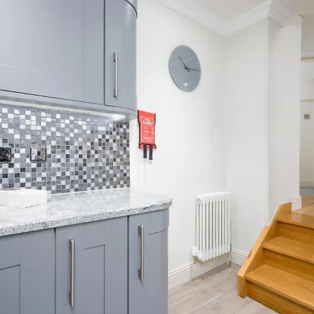 Historic Ramsay Garden Apt With Balcony Views - Pass The Keys Appartement *