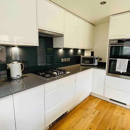 Holiday home Gorgeous 3 Bed House Free Parking & Garden *