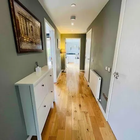 Gorgeous 3 Bed House Free Parking & Garden * Edinburgh