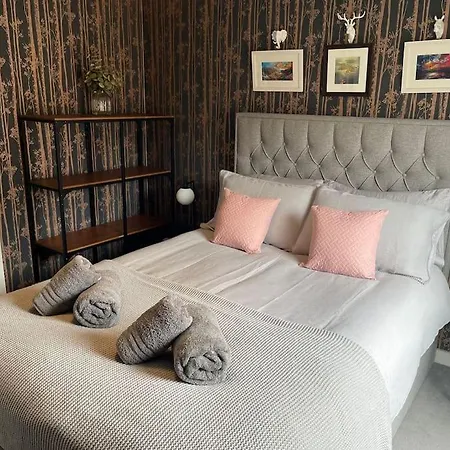Gorgeous 3 Bed House Free Parking & Garden Holiday home Edinburgh
