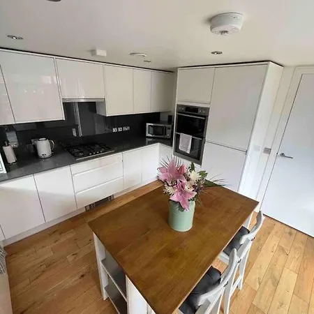 Holiday home Gorgeous 3 Bed House Free Parking & Garden *