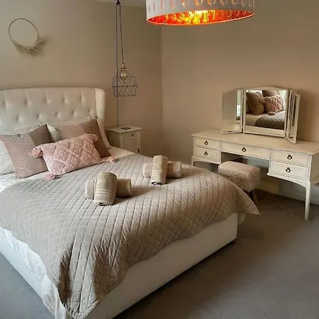 Gorgeous 3 Bed House Free Parking & Garden Edinburgh