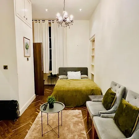 Stylish 1bhk Heart Of The Edimburgo