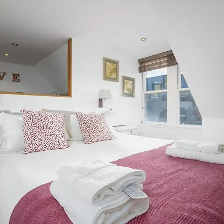 Apartment Cosy - Embrace Edinburghs Charm - Pass The Keys *