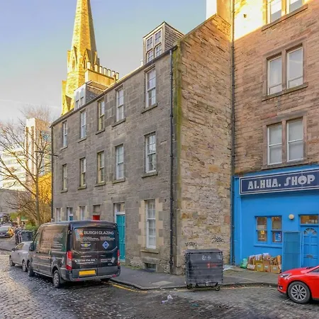 Cosy - Embrace Edinburghs Charm - Pass The Keys