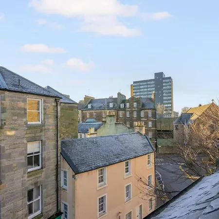 Cosy - Embrace Edinburghs Charm - Pass The Keys *