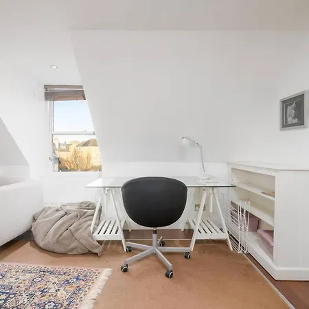 Apartment Cosy - Embrace Edinburghs Charm - Pass The Keys *