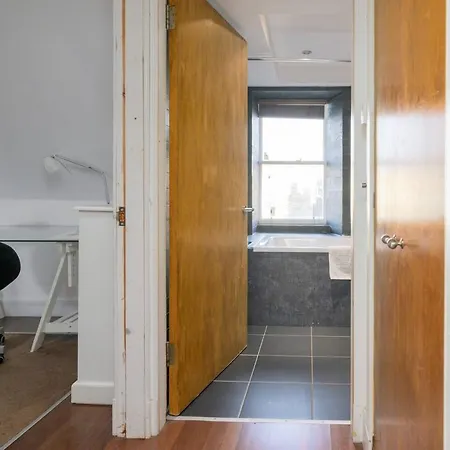 Cosy - Pass The Keys * Εδιμβούργο