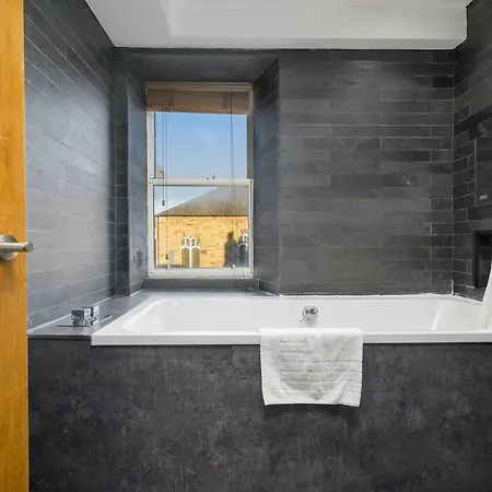 Apartment Cosy - Embrace Edinburghs Charm - Pass The Keys