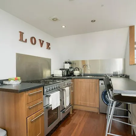 Apartment Cosy - Embrace Edinburghs Charm - Pass The Keys *