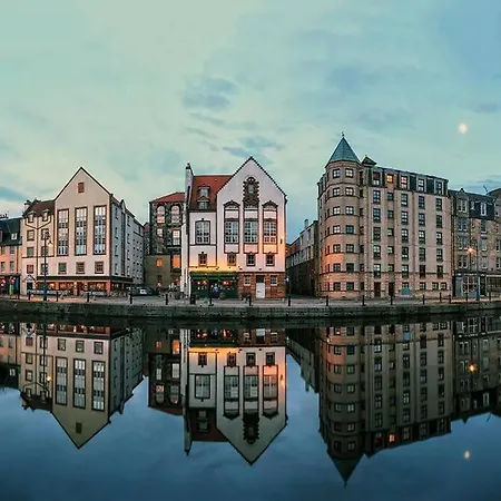 My Waterfront Apartment, Views Over Water Of Leith Edinburgh