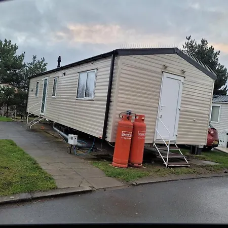 Cozy Caravan Near *