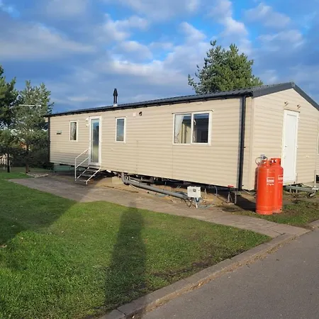 Cozy Caravan Near Edinburgh