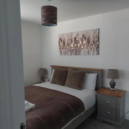 Beautiful 4-bedroom House With Private Garden & Parking Prázdninový dům Edinburgh