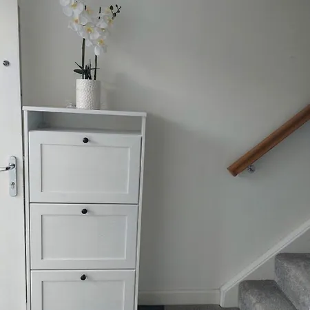 Beautiful 4-bedroom House With Private Garden & Parking Prázdninový dům Edinburgh