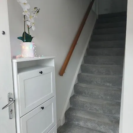 度假居 Beautiful 4-bedroom House With Private Garden & Parking