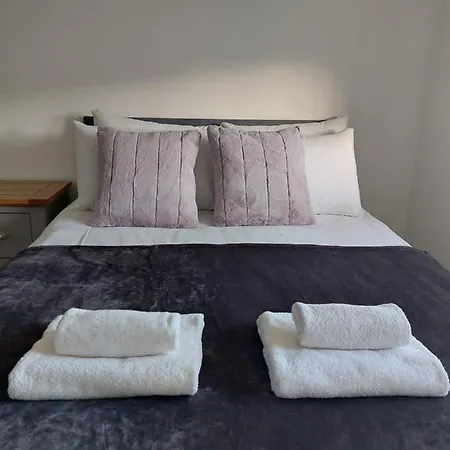 度假居 Beautiful 4-bedroom House With Private Garden & Parking 爱丁堡